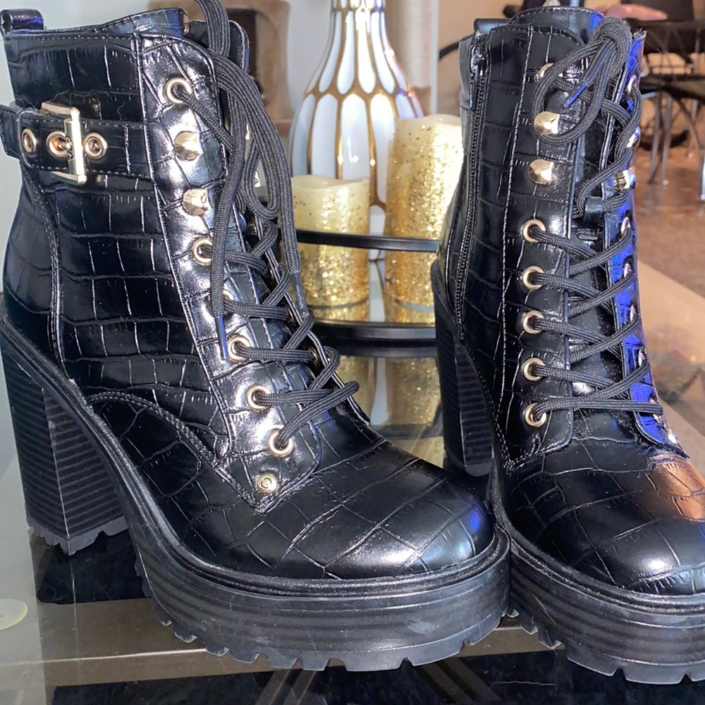 Chunky heels boots